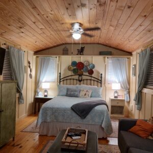 Cozy Cabin Queen Bed